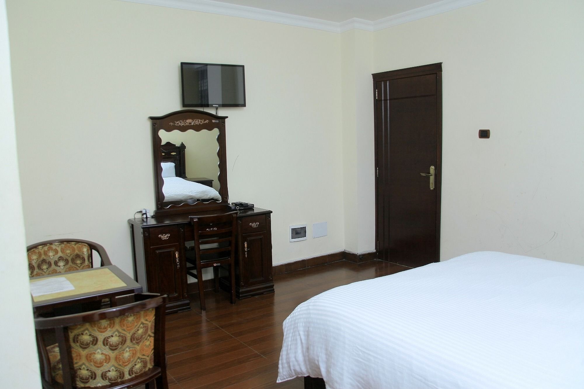 Bnow Hotel Addis Abeba Exterior foto